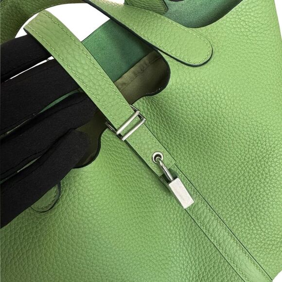HERMES Taurillon Maurice Picotin Lock 18 PM Vert Criquet Green NEW 2021 - Picture 10 of 13